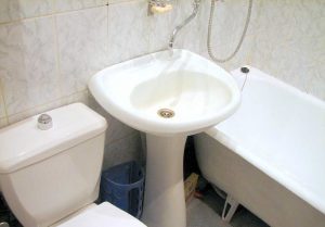 Установка раковины тюльпан в ванной в Нефтеюганске